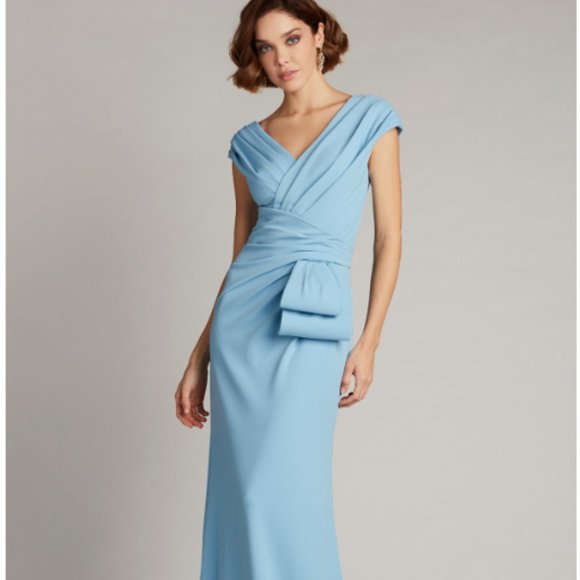 TADASHI SHOJI ASIER TEXTURED CREPE POWDER BLUE GOWN sz XL - Picture 1 of 6